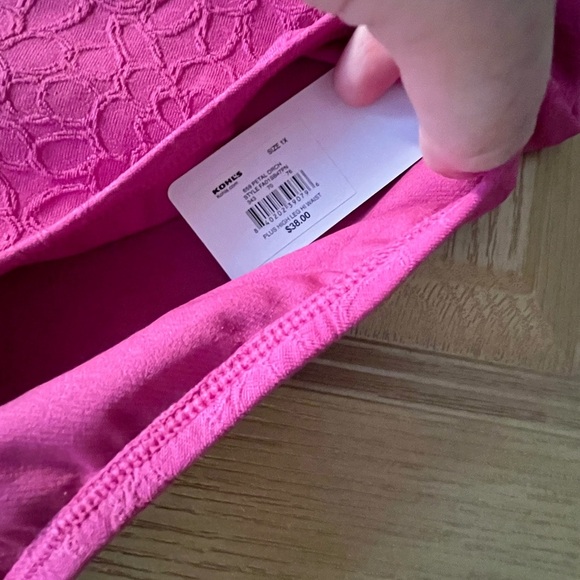 NWT Freshwater Wide-Strap Bandeaukini Swim
Top & Solid High-Waist Swim Bottoms - Picture 8 of 15